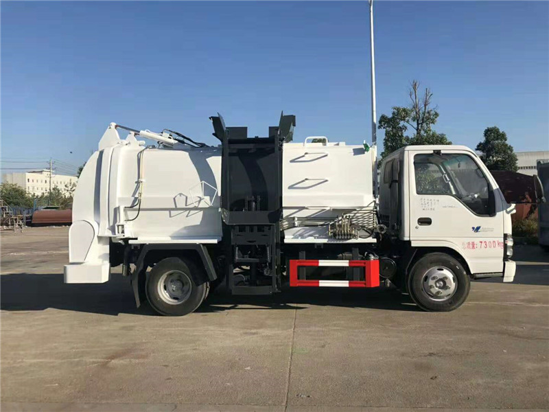 五十鈴餐廚垃圾車(chē)（4.5方）